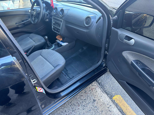 Volkswagen Voyage 1.6 Comfortline 101cv