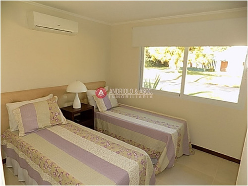 Casa En Playa Mansa - Ref: 5560