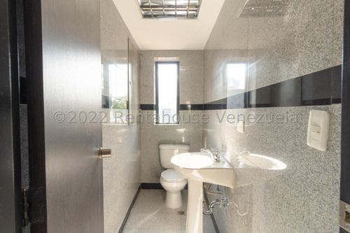 Edificio Para Usos Múltiples En Las Mercedes!!! 23-30721