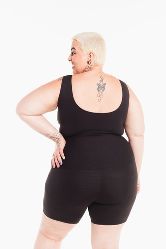 Imagem 3 de 7 de Macaquinho Bermuda Ivone Plus Size Emana® Preto Wonder Size