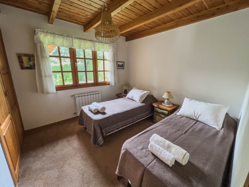 Imagen 12 de 15 de Alquiler Temporario Casa Rústica En Bariloche Cerca De La Playa Y Del Centro De Esquí Cerro Catedral. Bed & Breakfast Exclusivo Para Esquiadores.