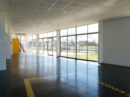 Venta Gran Esquina En Excelente Punto