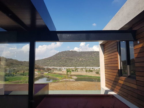 Residencia De Autor En Altozano, 4 Recámaras, Una En Pb, Estudio, Family Room..