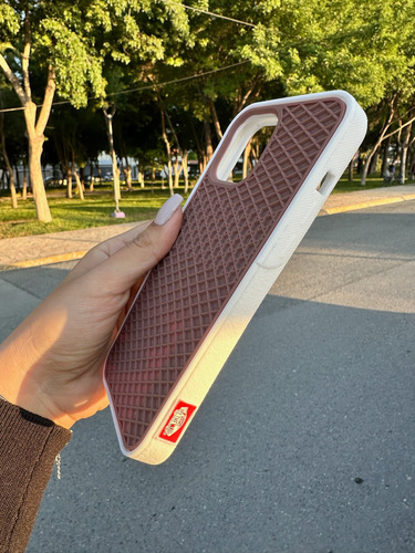 Funda Vans Waffle Para iPhone Color Negro Y Café