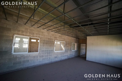 Lote De 7600 M2 En La Mejor Zona De Paso Del Rey Con Nave Industrial A M De Acceso Oeste Oportunidad