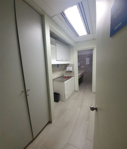 Imagen 17 de 18 de Arriendo De Oficina De 232 M2 En Edificio Santiago 2000
