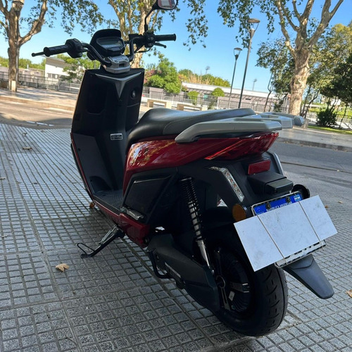 Imagen 7 de 13 de Motos Eléctricas Gilera Eg-ii + Baúl Eg2 Scooter Usada
