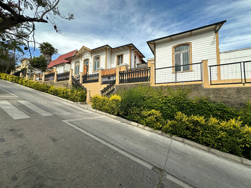 Berger 122. Casona Cerro Castillo
