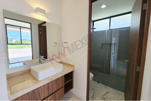 Casa En Venta En Balvanera Con Recamara En Planta Baja Y Estudio