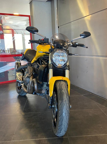 Monster 821 Amarillo Con Accesorios