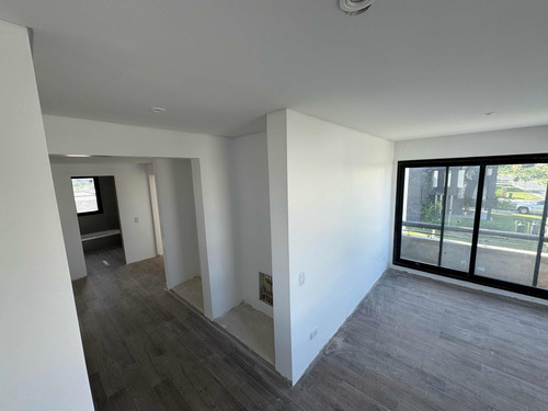 Casa Muy Copada En Barrio Náutico - Parrilla, Pileta Y Ambientes Super Luminosos!