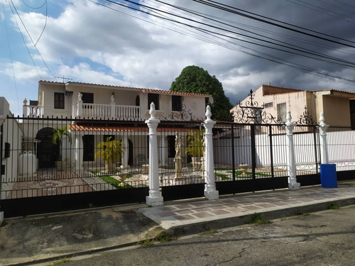 Bajamos El Precio, Hoy Es Tu Oportunidad. Hermosa Casa Ubicada En La Urbanización Andres Bello 