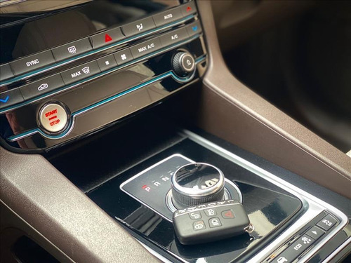 Imagem 8 de 13 de Jaguar F-pace 2.0 16v Turbo Prestige Awd