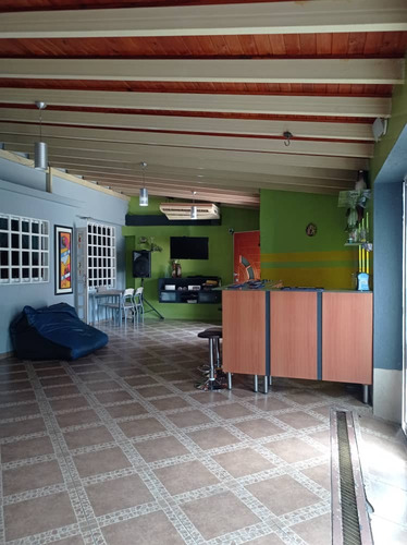 Casa Res. Las Majaguas San Diego, Av. Don Julio Centeno. L.m