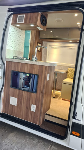 Imagem 5 de 13 de Motor Home Prático Notável