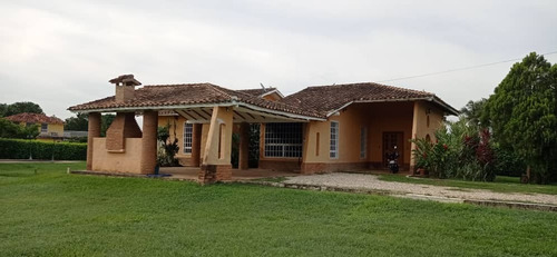 Casa En Safari, Valencia. Vende Crismelia Castillo (plc-843)