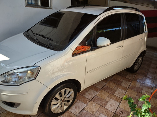 Imagem 1 de 9 de Fiat Idea 2013 1.4 Attractive Flex 5p