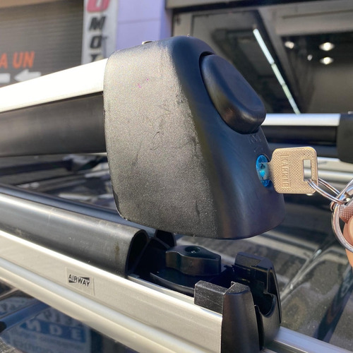 Imagen 4 de 10 de Porta Ski Para 4 Pares Aluminio Antirrobo Para 1 Snowboard