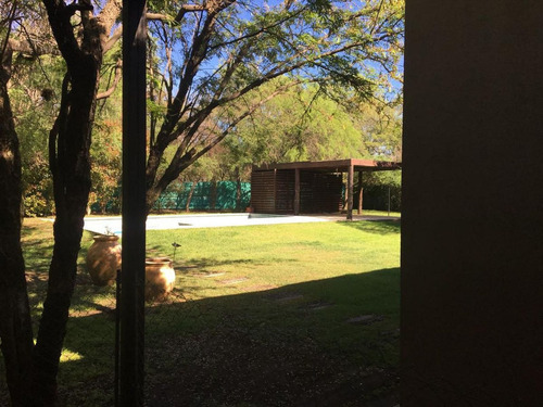 Imagen 13 de 15 de Casa Quinta En El Bosque. Imperdible! 4 Dorm 4 Bñ U$s 475 Mil.