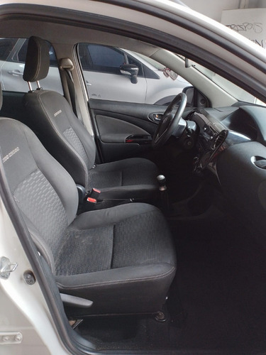Imagen 12 de 14 de Toyota Etios Cross 1.5 Mt Les Automotores
