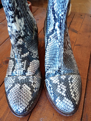 Botas Reptil Sibyl Vane 100 % Cuero. T40 (Usado)