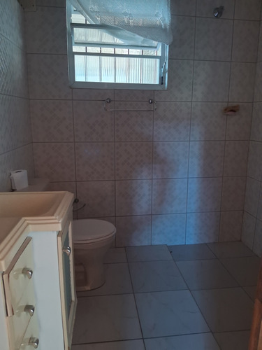 Casa Com 2 Dormitórios E Quintal Grande Na Praia