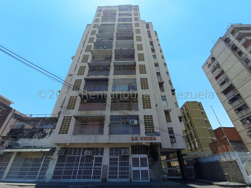  Apartamento En La Zona Centro De Maracay 24-23055 Irrr