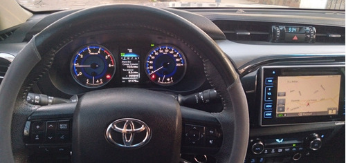 Imagen 3 de 10 de Toyota Hilux 2.8 Cd Srv 177cv 4x4 2016