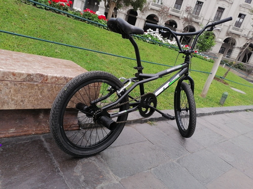 Imagen 3 de 7 de Bicicleta Bmx - Con Pegs Y Frenos.