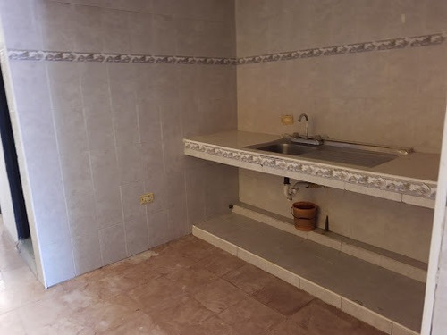 Imagen 8 de 12 de Alquilo Amplio Apartamento En Barrio La Fortaleza Al Sur De