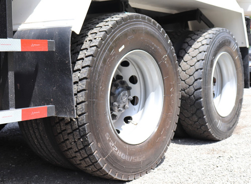 Volkswagen 26.280 - 6x4 Ano 2022 Com Cacamba Facchini 16m3
