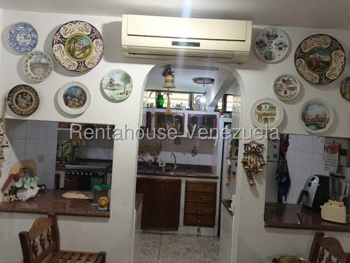 Apto. En La Urb. Los Chaguaramos, (rgpr) Mls #25-24611