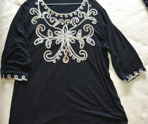 Remera Con Aplique De Cinta Formando Filigrana. Talle Grande