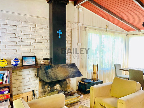 Casa En Venta De 4 Dorm. 3 Baños, Concón