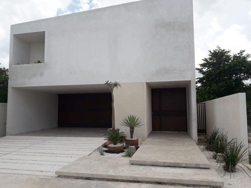 Venta De Casa En Fracc. Residencial Nortemerida