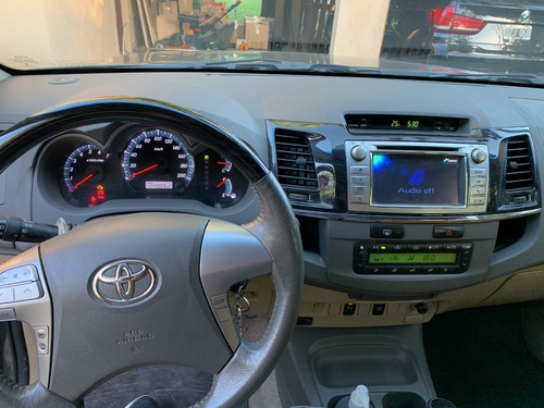 Toyota Hilux Sw4 4x2 Srv2.7 A/t Cuero 5 Pax