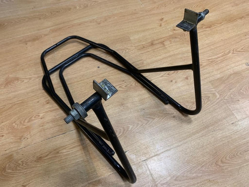 Imagen 3 de 4 de Caballete Universal Horquillon Trasero Hasta 28 Cms Usado