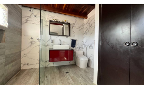 Casa De 780m2 Venta En Lomas De La Trinidad