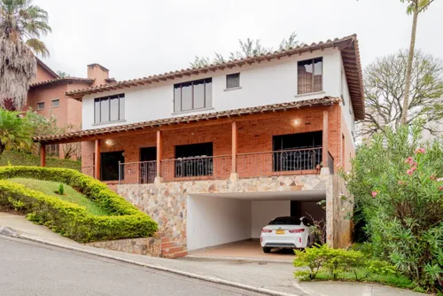 Casa En Venta En El Poblado. Cod V4490