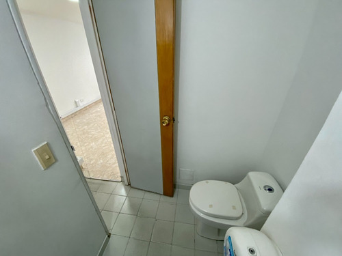 Imagen 15 de 22 de Arriendo Oficina 39m2. Chicó, Carrera 15. Piso 2, Espacio Amplio Vista Lateral, Con 1 Cupo De Parqueadero