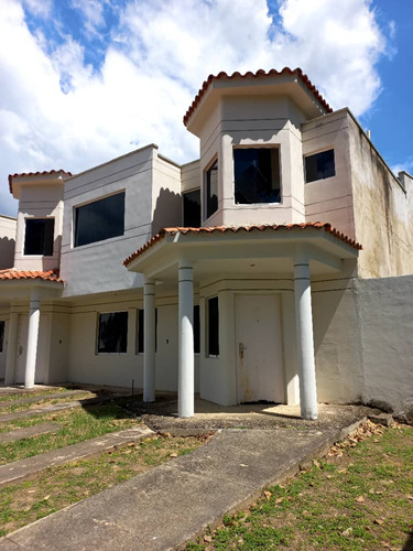 Townhouse En Venta San Diego Res Villas Del Country Club Gvp