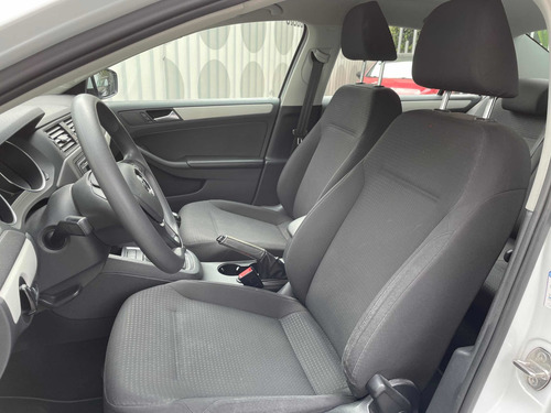 Imagen 10 de 14 de Volkswagen Jetta 2018 2.5 Trendline Mt