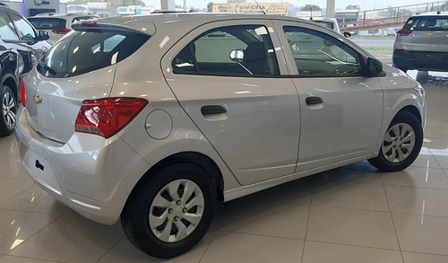 Imagen 18 de 20 de Chevrolet Onix 1.4 Joy 5 Puertas Base 2023