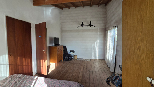 Vivienda Multifamiliar, Chalet, Casa En Dos Plantas, Patio, Lavadero, Excelente Estado, Buena Ubicacion