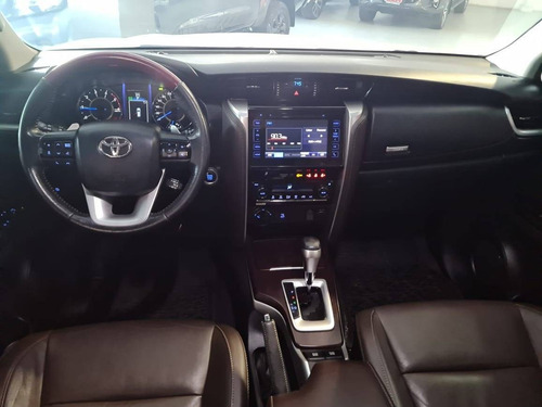 Imagem 7 de 10 de Toyota Hilux Sw4 2.8 Srx 4x4 7 Lugares 16v Turbo