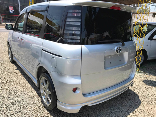 Imagen 2 de 12 de Toyota Sienta 3 Hileras D Asientos