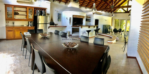 Casa En Pinares A 1 Cuadra De La Playa!- Ref: 235