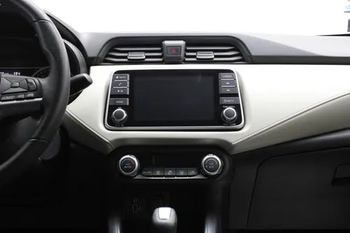 Nissan Versa 1.6 Exclusive Navi At