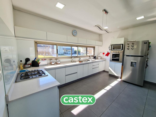 Imagen 6 de 30 de Casa Con Fondo Al Lago Y Piscina En Venta En Terravista