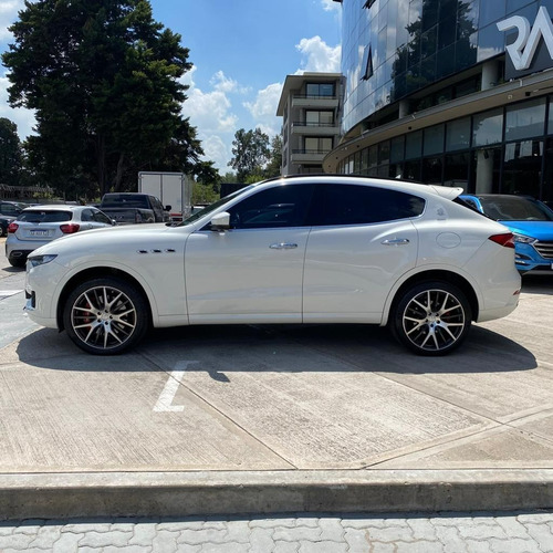 Imagen 4 de 24 de Maserati Levante 3.0 Biturbo Sq4 430cv